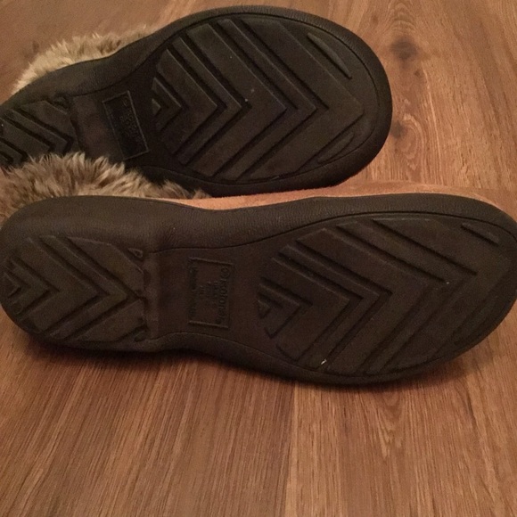 Isotoner Woodlands Brown Microfiber Slippers Enhanced Heel Faux Fur - Picture 6 of 6